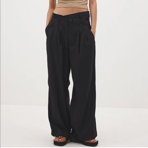 Source Unknown Low Rise Criss Cross Trousers - Black (M)